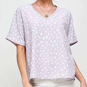 NWOT. Aluvina Relaxed Top. Lavender/Off White. S-M-L.